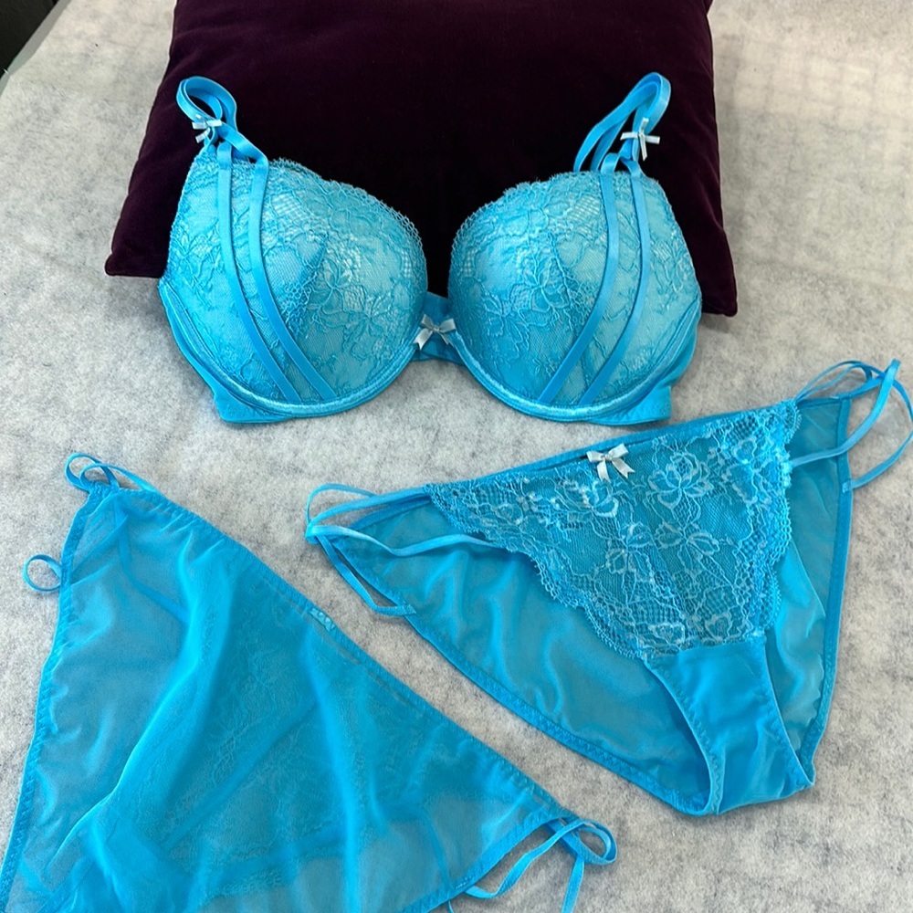 34D Adore Me padded push-up bra with two bikini panties (M). SET LIKE NEW